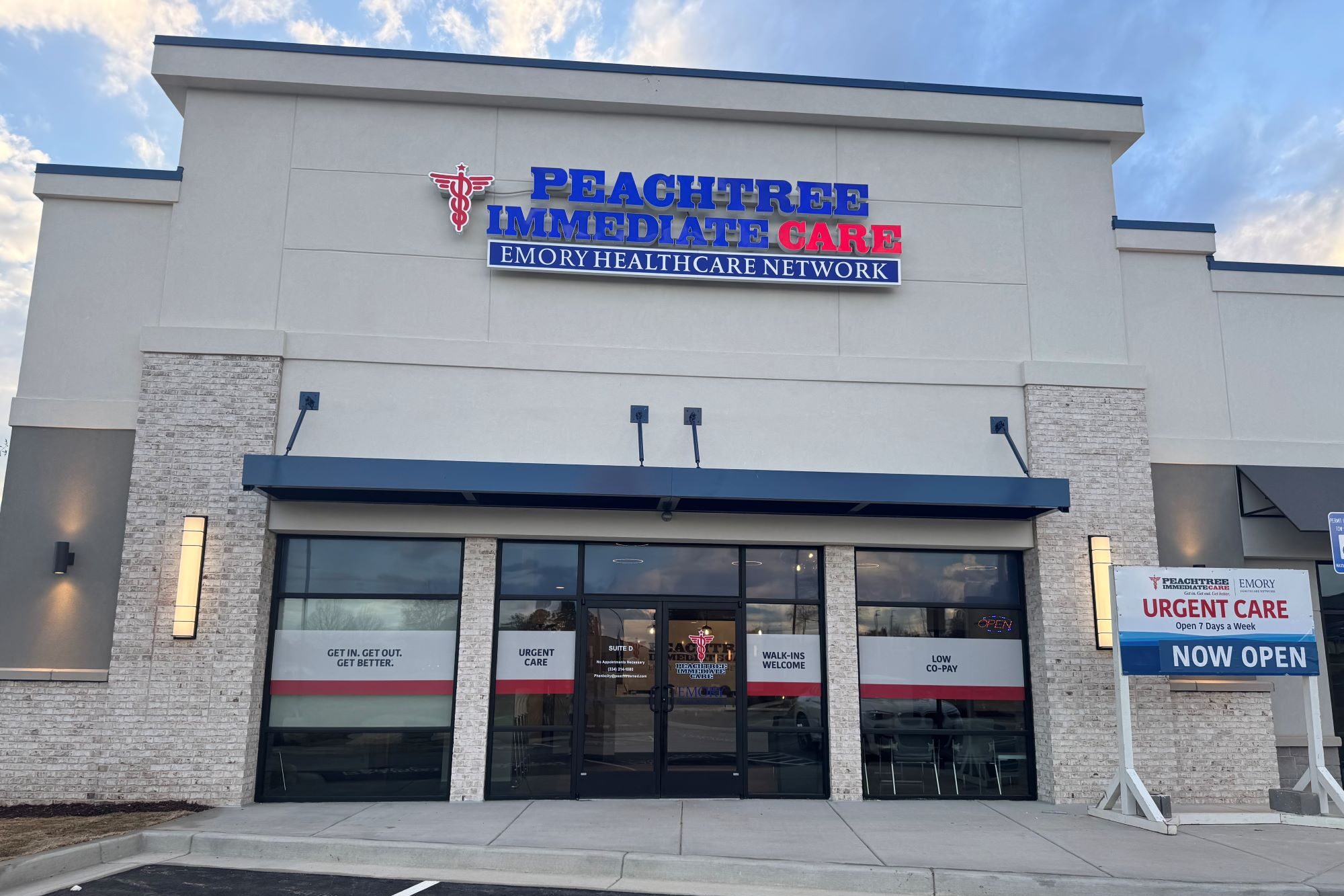 The front entrance of the Peachtree Immediate Care Phenix City, Alabama, location.