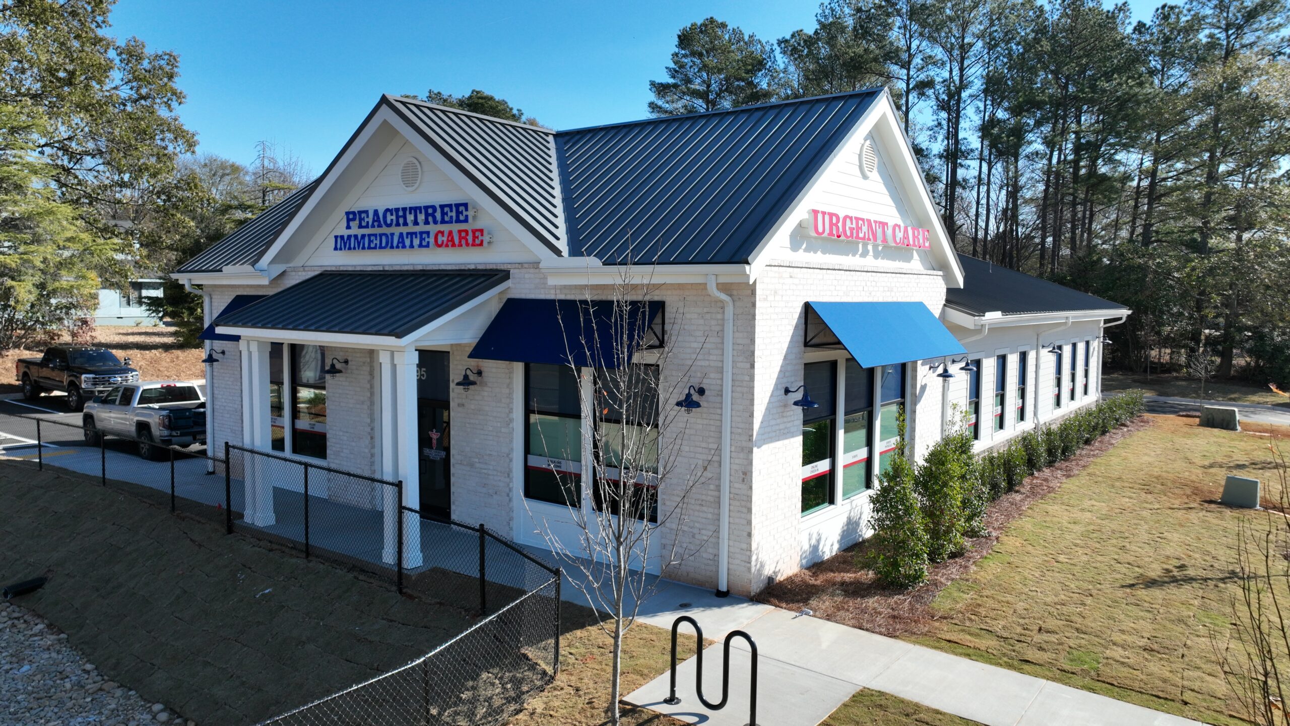 A photo of the exterior of the Athens East Peachtree Immediate Care building on a sunny day.